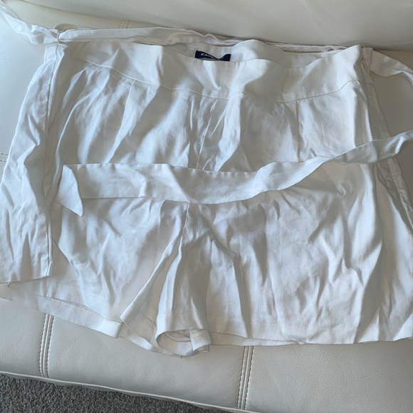 Express High Waisted Sash Tie Linen-Blend Shorts - Picture 4 of 5